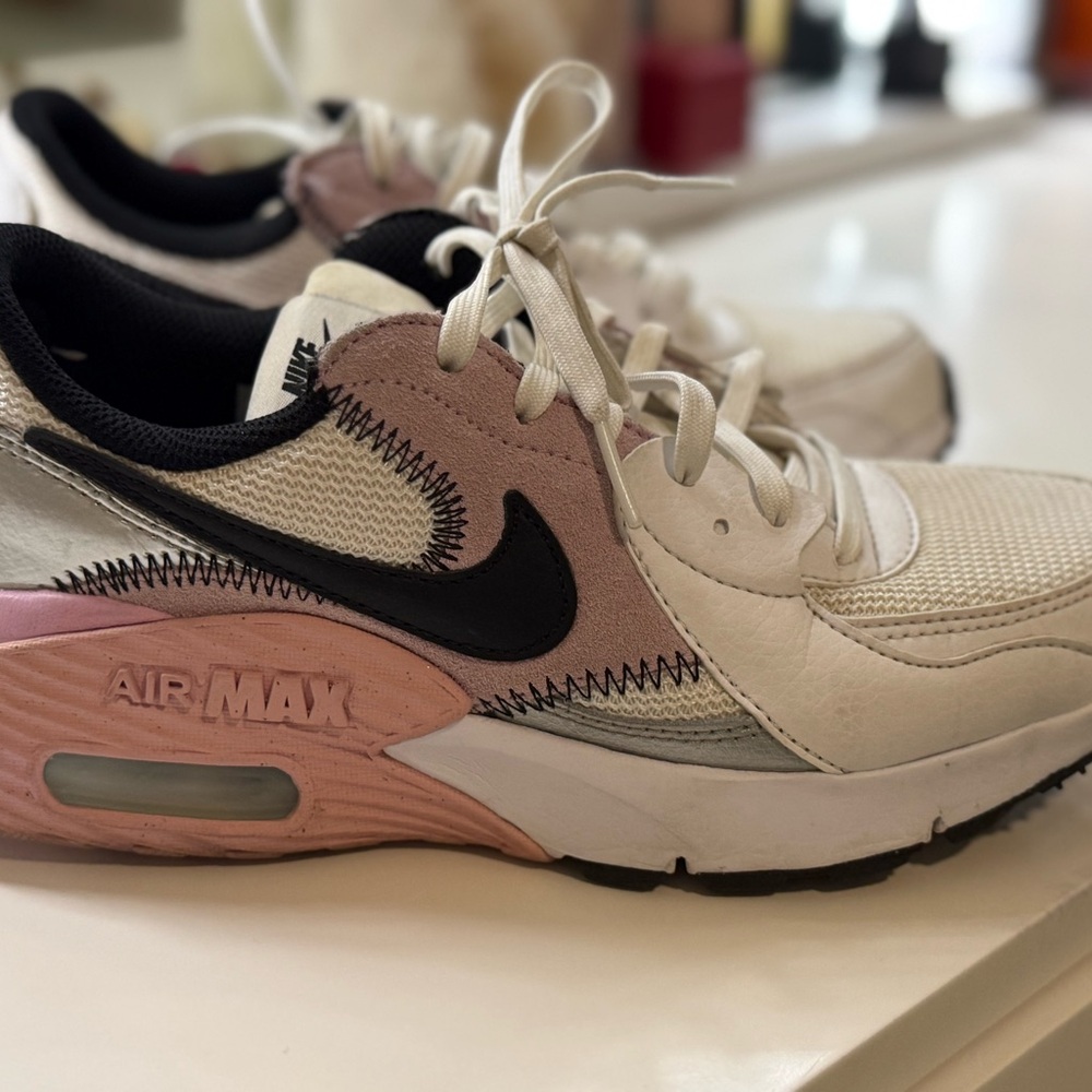 Nike Air Max Women's Sneakers - White and Pink